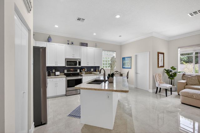 8642 Plum Cay, Royal Palm Beach, FL 33411