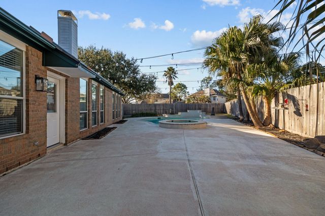 2372 Autumn Mist Court, League City, TX 77573