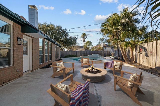 2372 Autumn Mist Court, League City, TX 77573