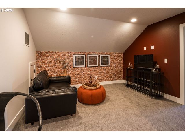 2072 S RIVER Rd, Kelso, WA 98626