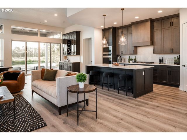 2072 S RIVER Rd, Kelso, WA 98626