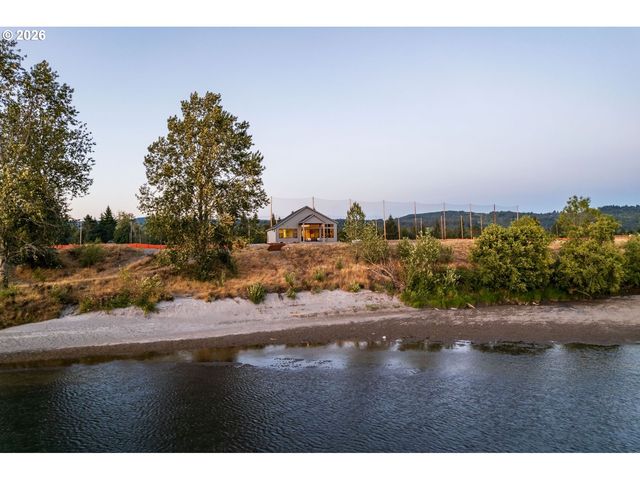 2072 S RIVER Rd, Kelso, WA 98626