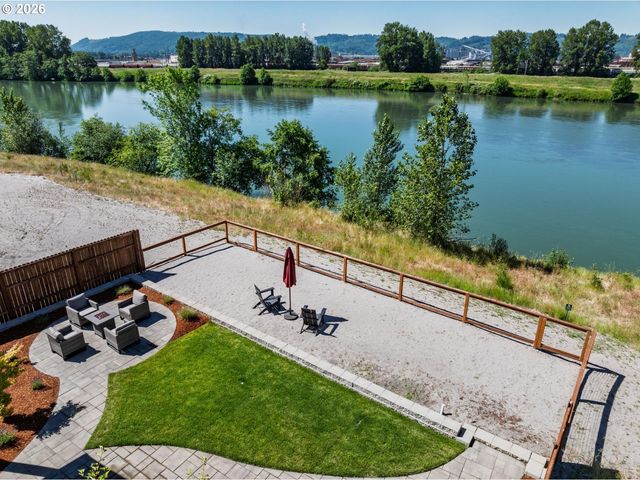 2072 S RIVER Rd, Kelso, WA 98626