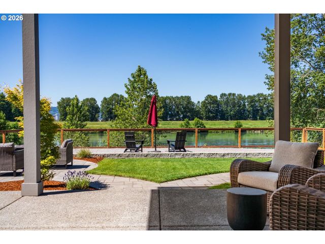 2072 S RIVER Rd, Kelso, WA 98626