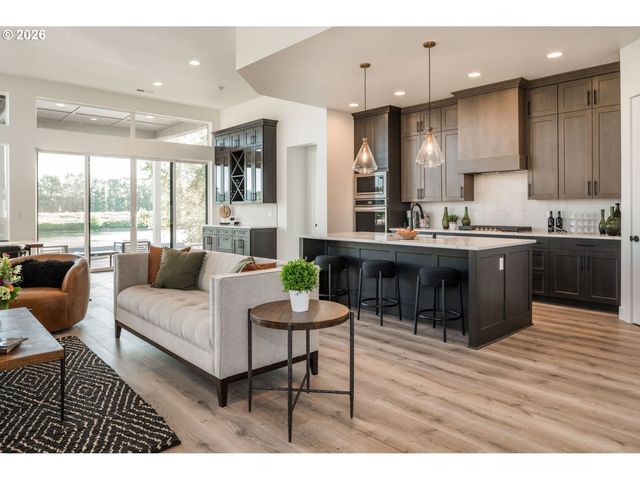 2072 S RIVER Rd, Kelso, WA 98626
