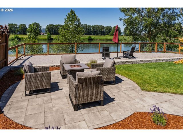 2072 S RIVER Rd, Kelso, WA 98626