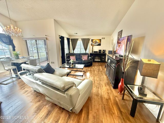 8D Ingram Drive, Monroe, NJ 08831