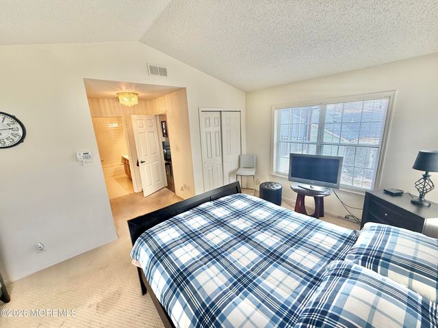 8D Ingram Drive, Monroe, NJ 08831
