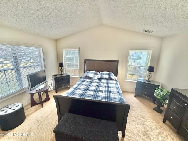8D Ingram Drive, Monroe, NJ 08831