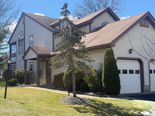 8D Ingram Drive, Monroe, NJ 08831