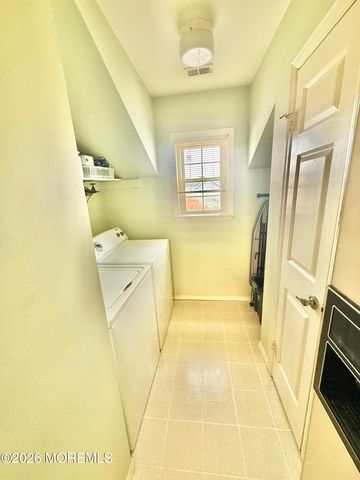 8D Ingram Drive, Monroe, NJ 08831