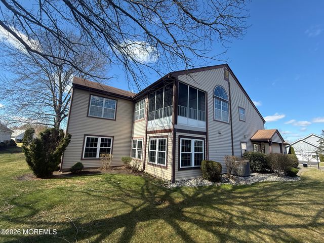 8D Ingram Drive, Monroe, NJ 08831
