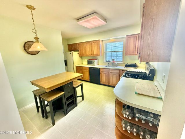 8D Ingram Drive, Monroe, NJ 08831