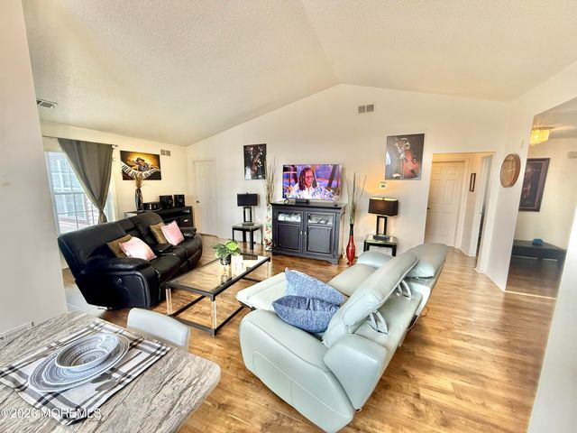 8D Ingram Drive, Monroe, NJ 08831