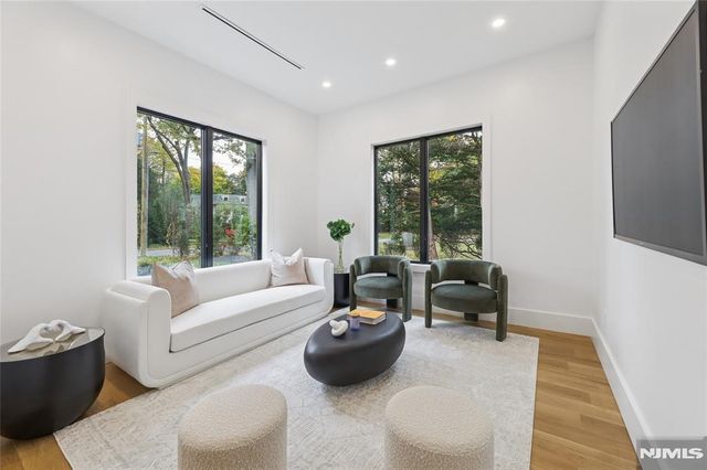 84 Depeyster Avenue, Tenafly, NJ 07670