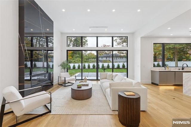 84 Depeyster Avenue, Tenafly, NJ 07670