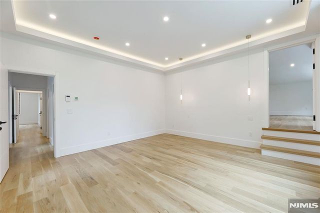 84 Depeyster Avenue, Tenafly, NJ 07670