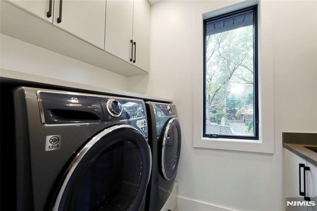 84 Depeyster Avenue, Tenafly, NJ 07670