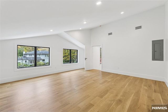 84 Depeyster Avenue, Tenafly, NJ 07670