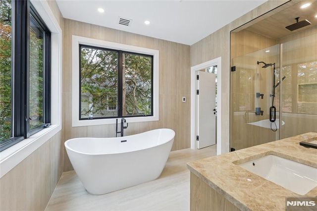 84 Depeyster Avenue, Tenafly, NJ 07670