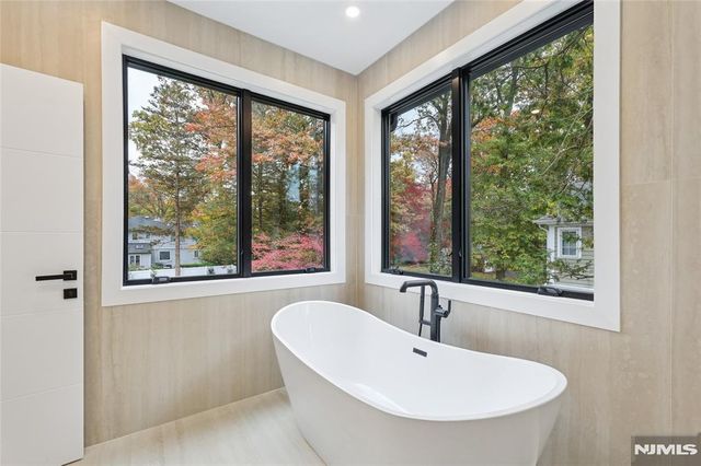 84 Depeyster Avenue, Tenafly, NJ 07670