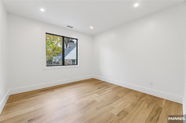 84 Depeyster Avenue, Tenafly, NJ 07670