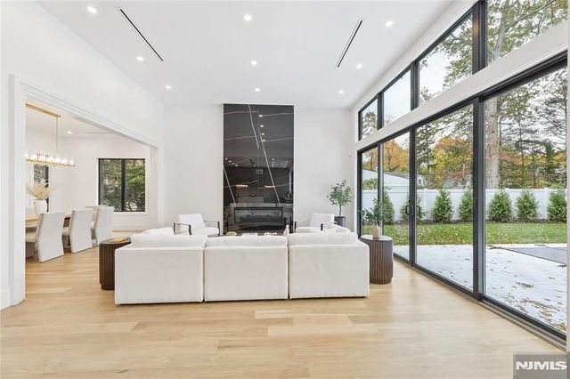 84 Depeyster Avenue, Tenafly, NJ 07670