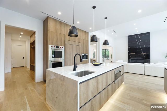 84 Depeyster Avenue, Tenafly, NJ 07670