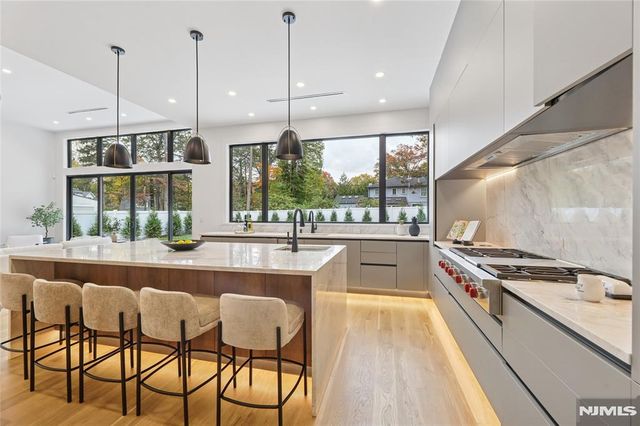 84 Depeyster Avenue, Tenafly, NJ 07670