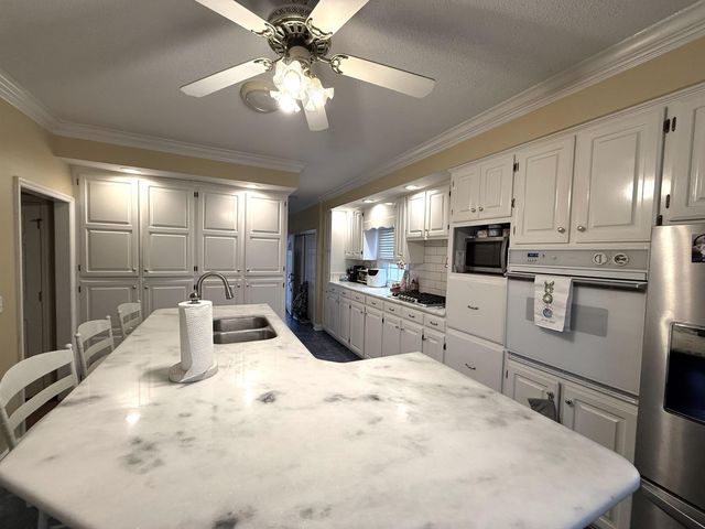 976 Briarwood Ct., Johnsonville, SC 29555