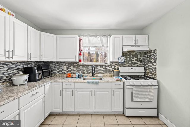 560 YORK ST, Burlington, NJ 08016