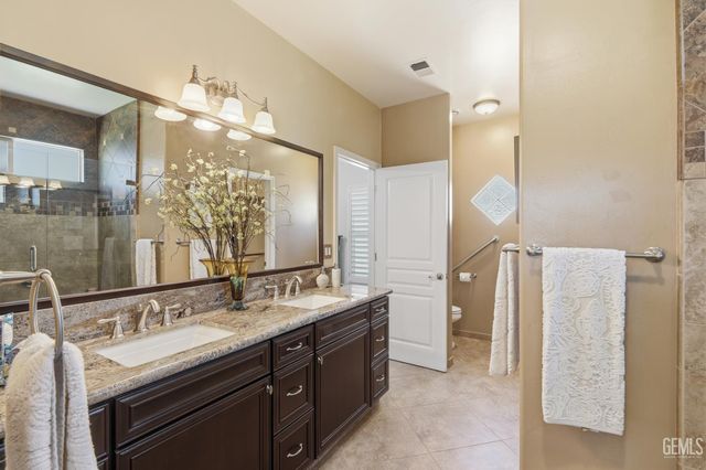 9810 Autumn Serenade Court, Bakersfield, CA 93312
