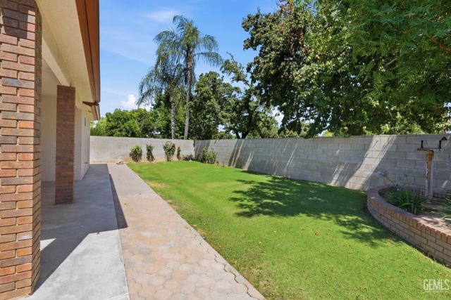 9810 Autumn Serenade Court, Bakersfield, CA 93312
