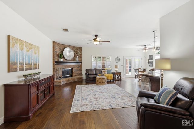 9810 Autumn Serenade Court, Bakersfield, CA 93312