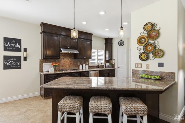 9810 Autumn Serenade Court, Bakersfield, CA 93312