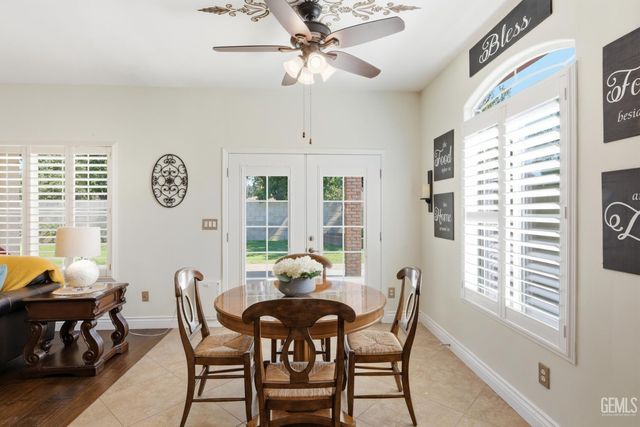 9810 Autumn Serenade Court, Bakersfield, CA 93312