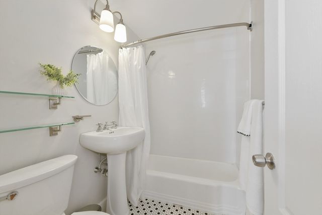 279 Beacon St 1F, Boston, MA 02116