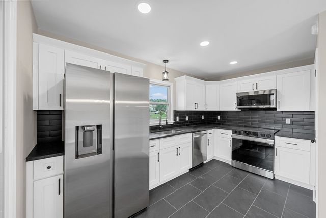 2161 Amadeus Dr, Clarksville, TN 37040