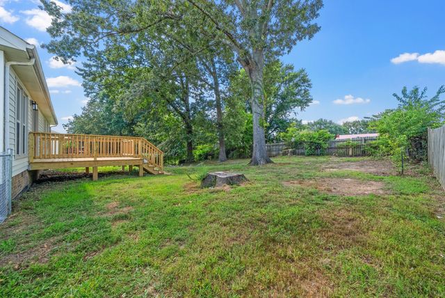 2161 Amadeus Dr, Clarksville, TN 37040