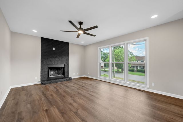 2161 Amadeus Dr, Clarksville, TN 37040