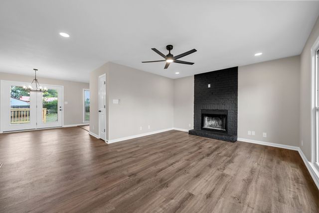 2161 Amadeus Dr, Clarksville, TN 37040