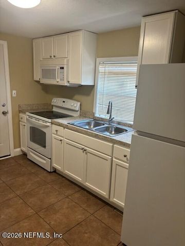 637 2ND Avenue S, Jacksonville Beach, FL 32250