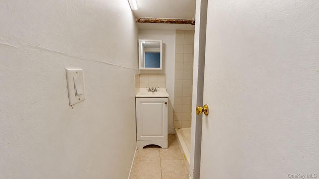 104-27 124 St, Richmond Hill S., NY 11419