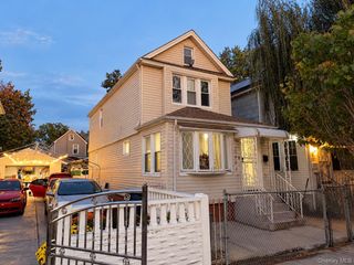 104-27 124 St, Richmond Hill S., NY 11419