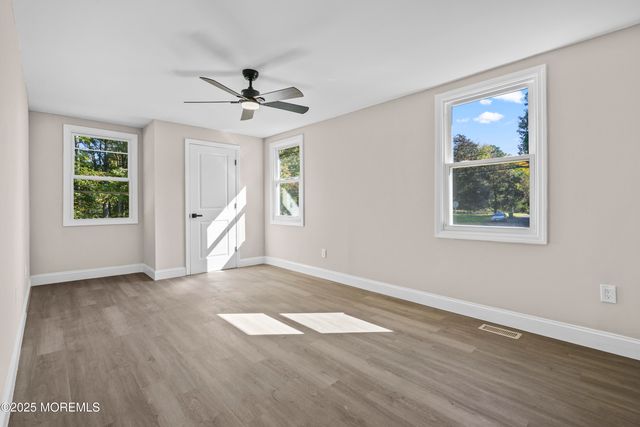 393 E Millstream Road, Cream Ridge, NJ 08514