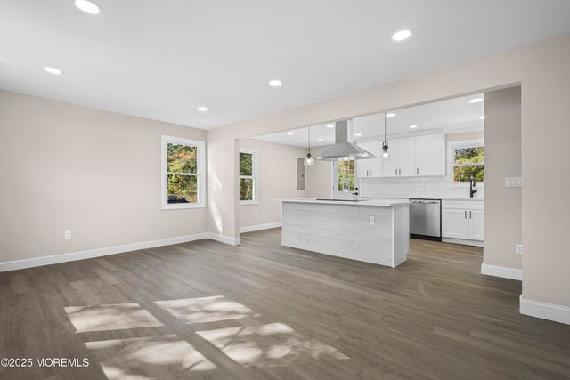 393 E Millstream Road, Cream Ridge, NJ 08514