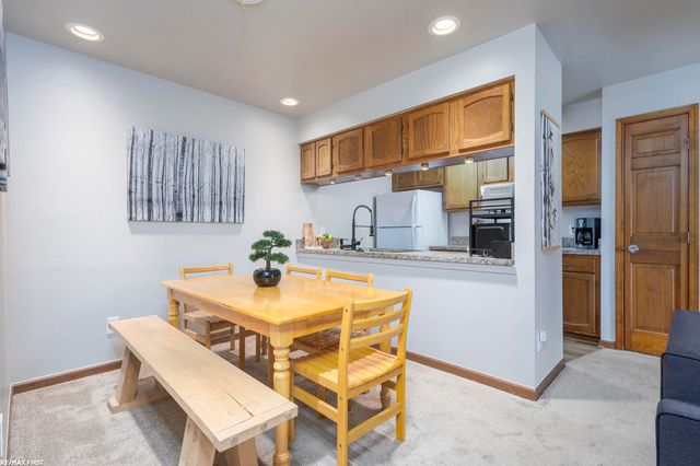 29846 Utica Road units 27 Building 2, Roseville, MI 48066