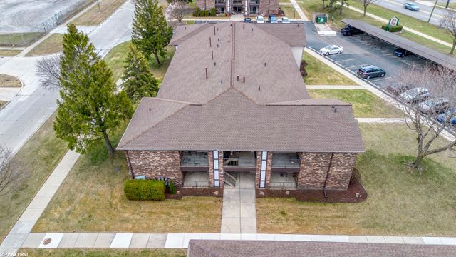 29846 Utica Road units 27 Building 2, Roseville, MI 48066