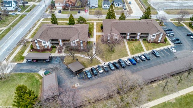 29846 Utica Road units 27 Building 2, Roseville, MI 48066