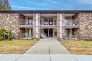 29846 Utica Road units 27 Building 2, Roseville, MI 48066